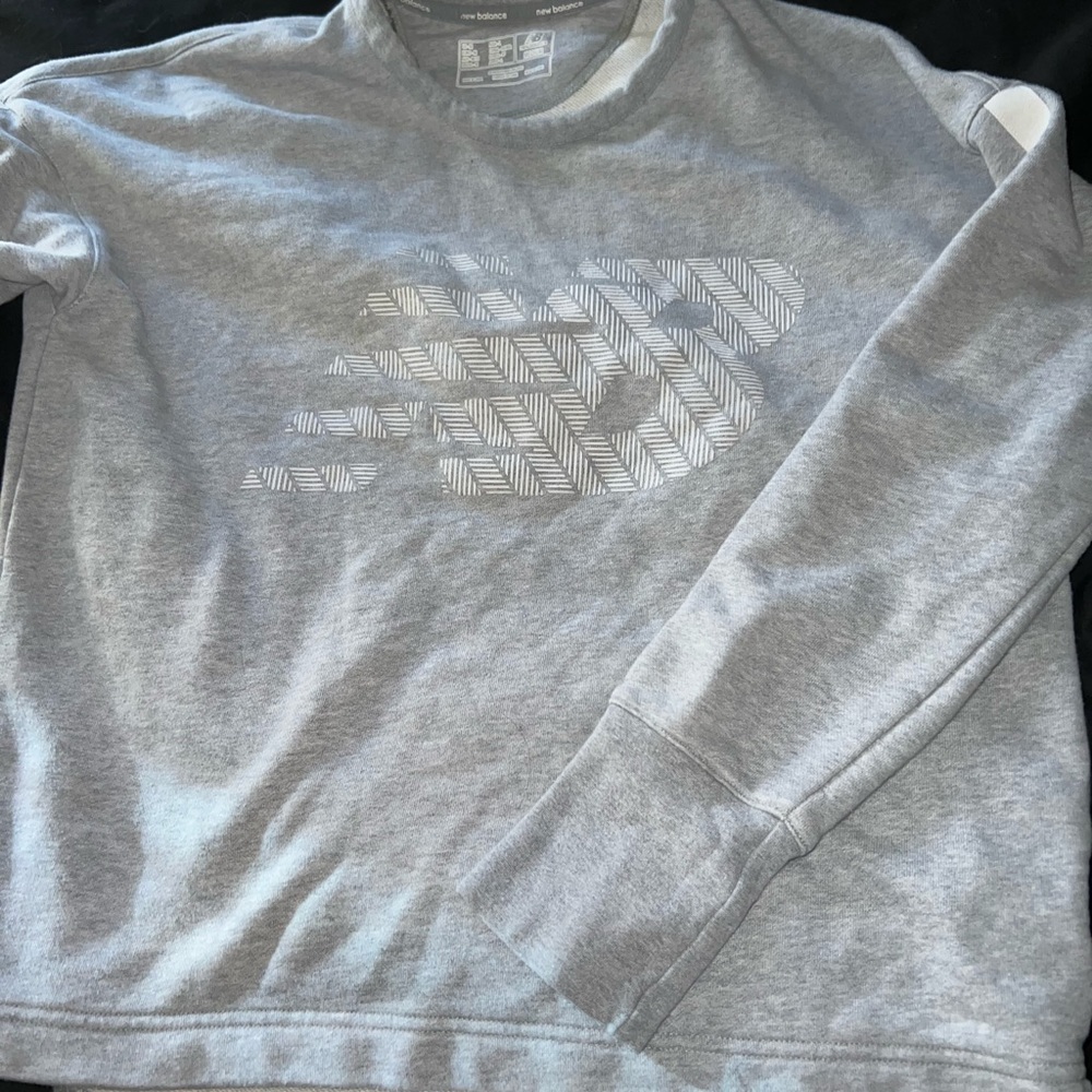 New balance hoodie, size L never worn!